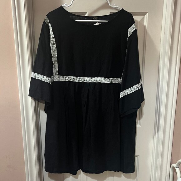 Vonda Cotton Black Tunic with White Lace Trim Bell Sleeves Women's Plus Size 2X - Picture 1 of 6